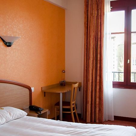 Logis Hotel Du Commerce Volvic Eksteriør bilde