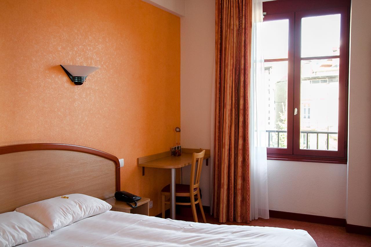 Logis Hotel Du Commerce Volvic Eksteriør bilde