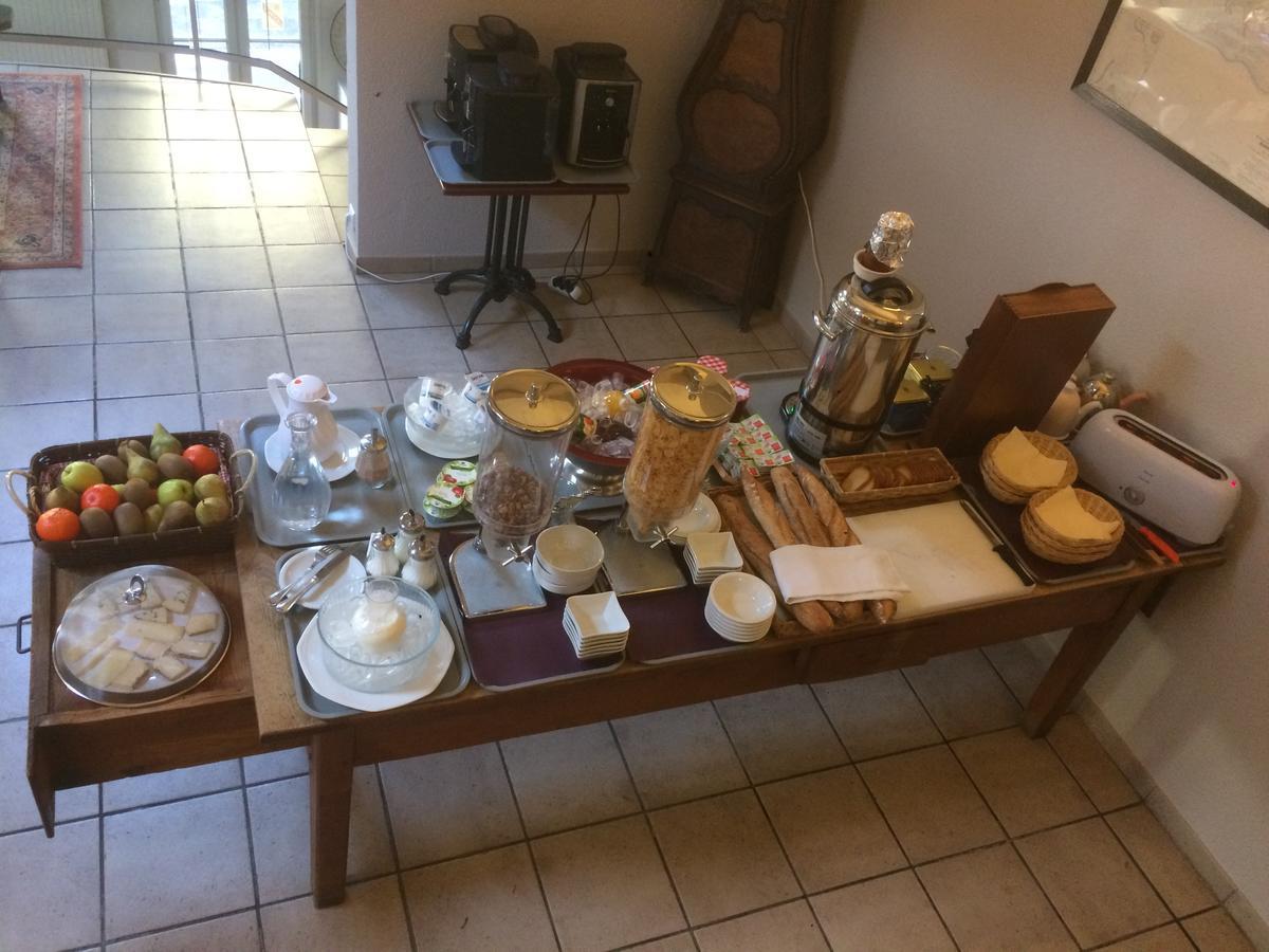 Logis Hotel Du Commerce Volvic Eksteriør bilde